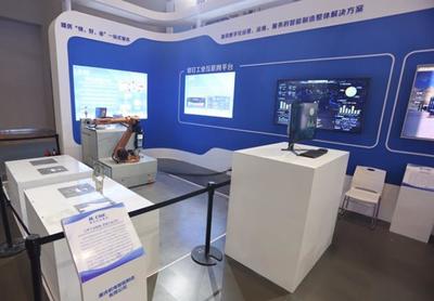 絡(luò)釘工業(yè)互聯(lián)網(wǎng)平臺、絡(luò)釘復(fù)合機(jī)器人系統(tǒng)。重慶機(jī)電集團(tuán)供圖